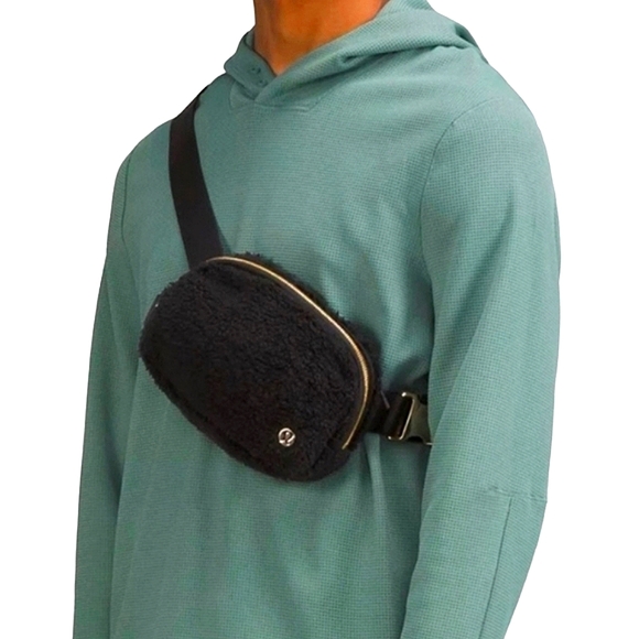 lululemon athletica Other - LULULEMON ATHLETICA Unisex Black Everywhere Fleece Belt Bag Fanny Pack NWT